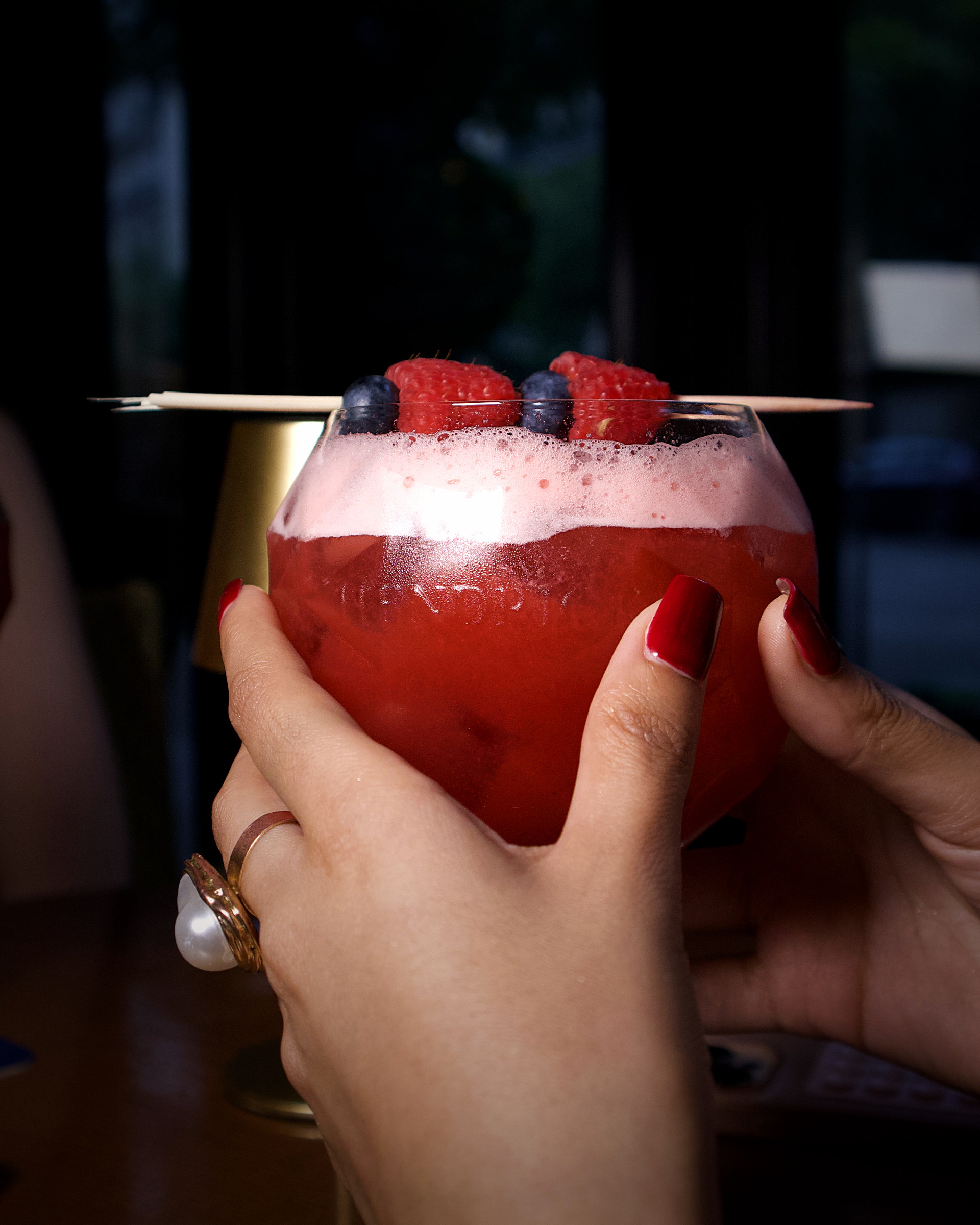 Cocktail signature aux fruits rouges