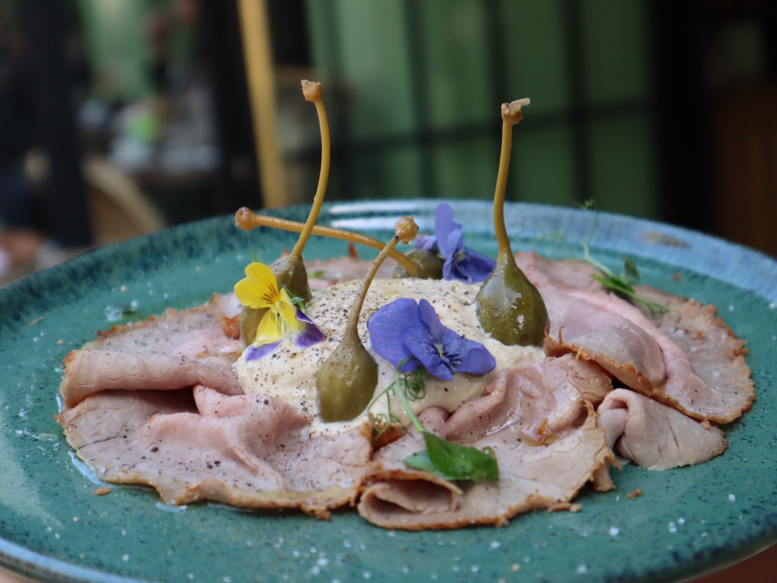 Vitello tonnato dressé à l’assiette au Prince Wagram