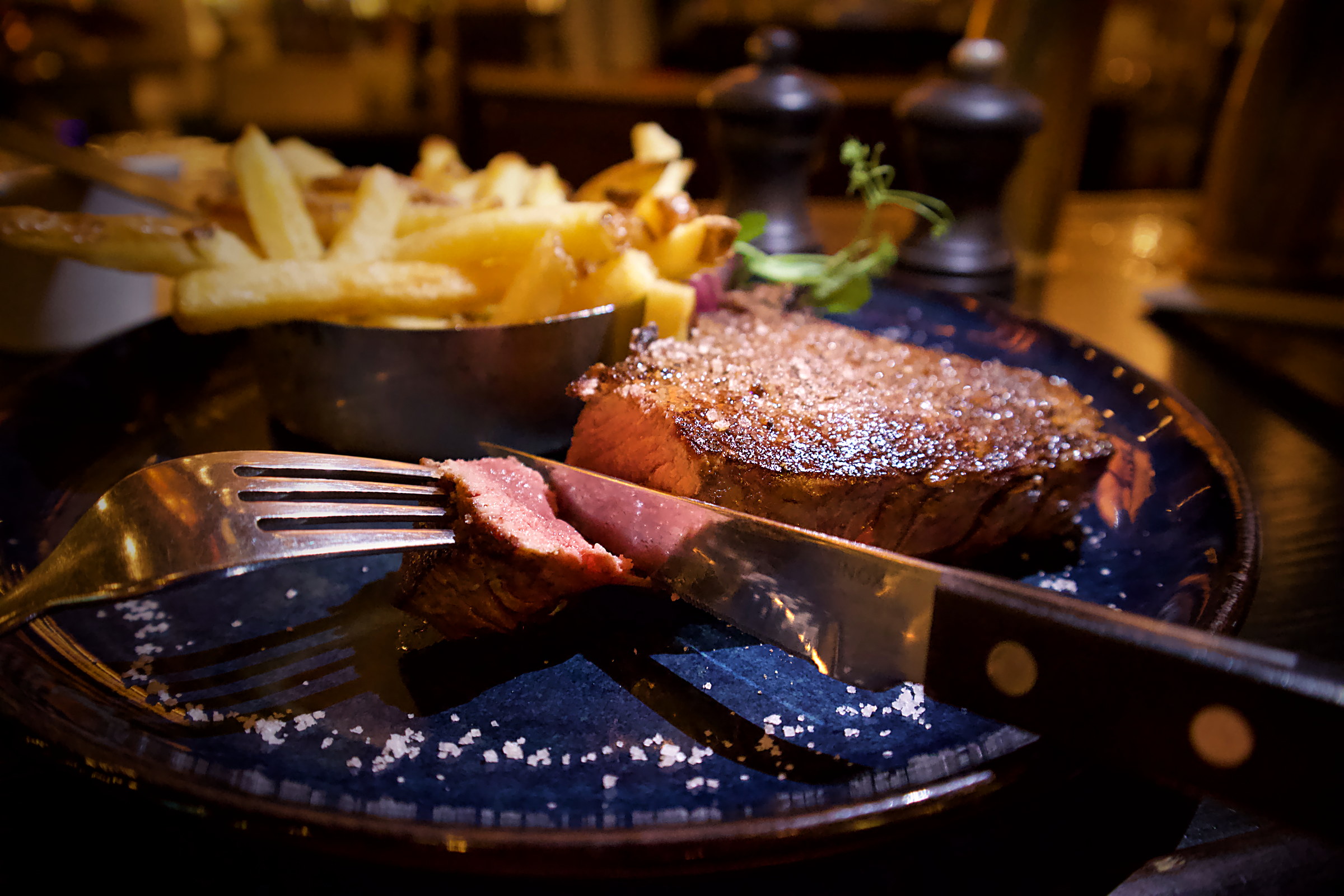 Pièce du boucher, frites maison et fleur de sel