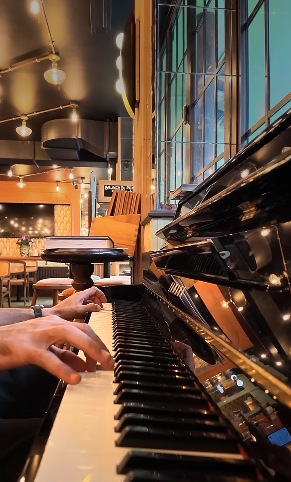 Un pianiste au comptoir du Prince Wagram