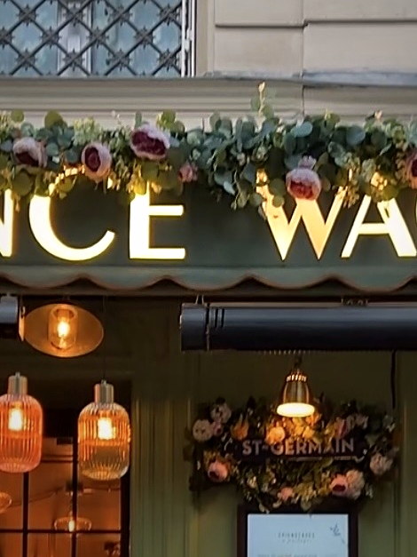 La devanture fleurie du Prince Wagram, avenue de Wagram
